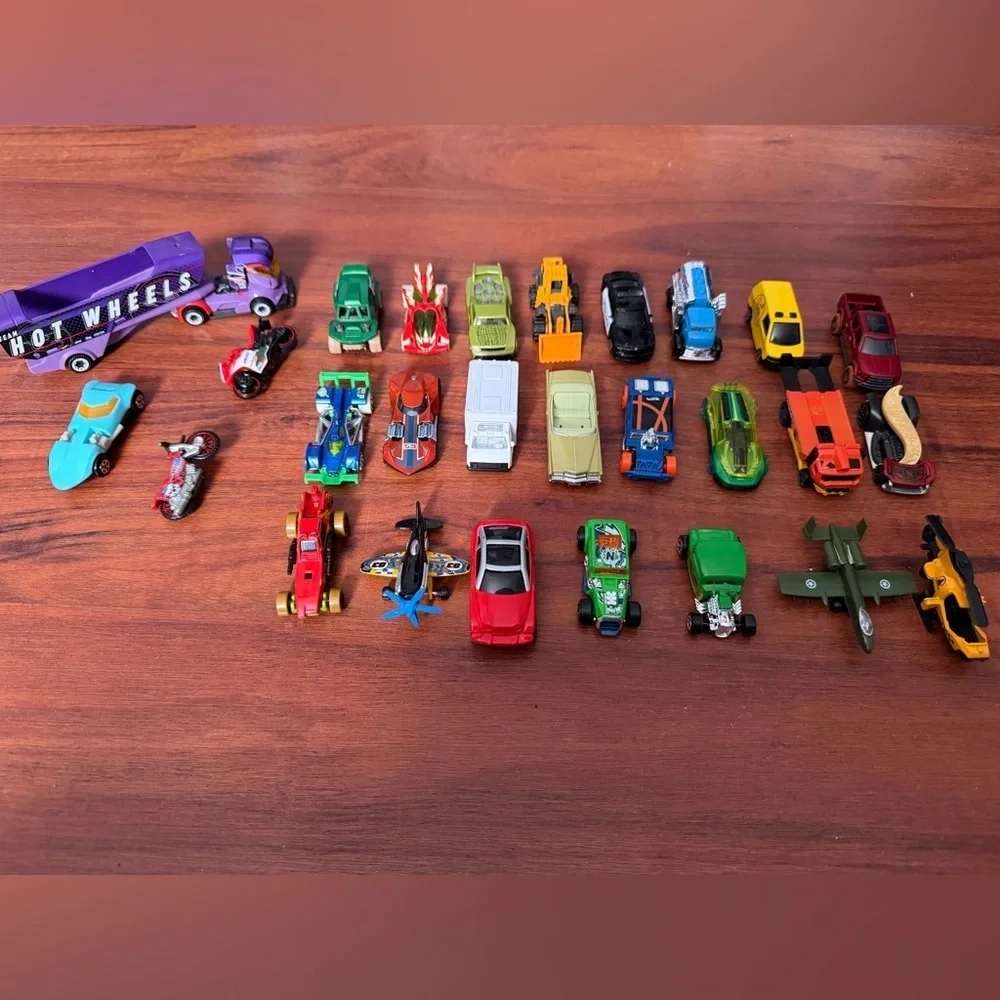 Hot‎ wheels and other assorted cars plus mini car carrier - 27 pieces